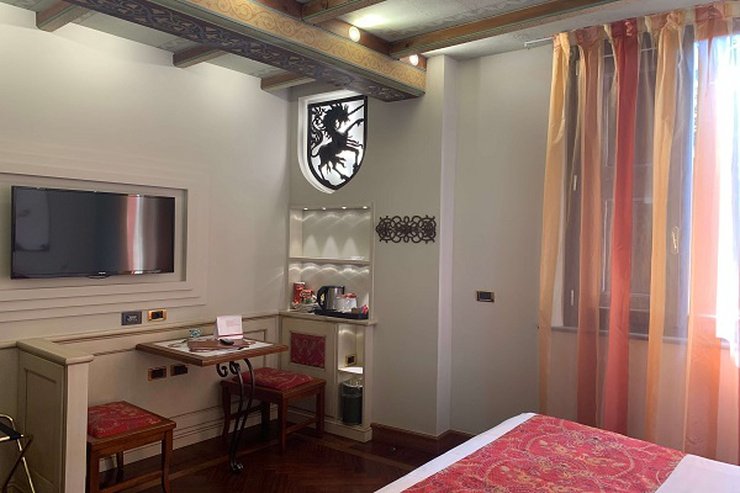 DELUXE DOUBLE ROOM Art Hotel Commercianti Bologna, Italy DELUXE DOUBLE ROOM Art Hotel Commercianti Bologna, Italy