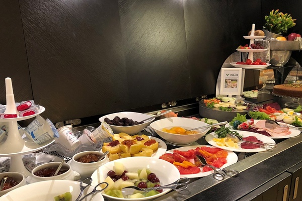 Breakfast included from 7:00 to 11:00 a. m. art hotel novecento bologna Breakfast included from 7:00 to 11:00 a. m. art hotel novecento bologna