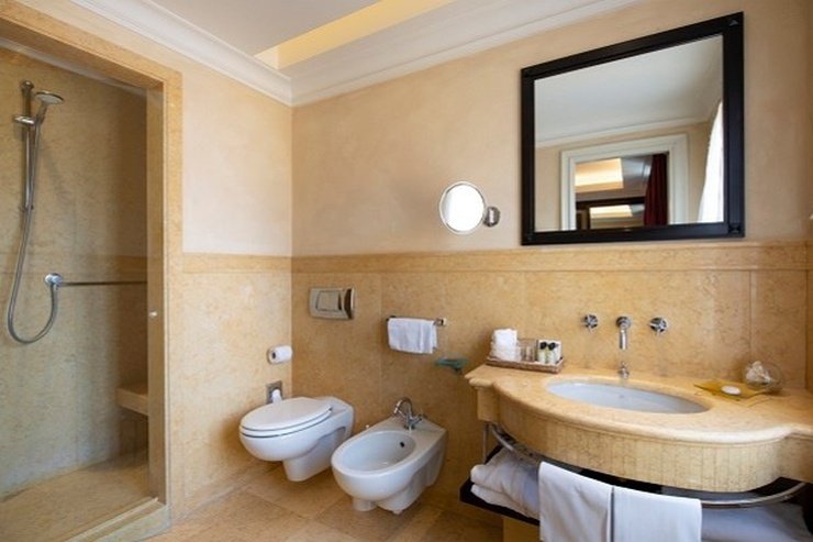Classic double room art hotel novecento bologna Classic double room art hotel novecento bologna