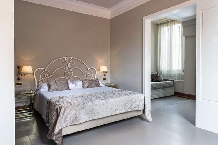 SUITE DELUXE LA ROMANTICA Art Hotel Orologio Bologna, Italy SUITE DELUXE LA ROMANTICA Art Hotel Orologio Bologna, Italy