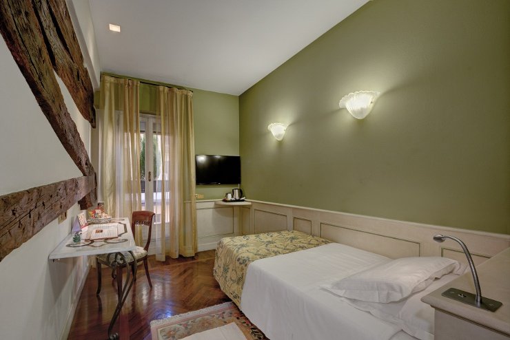 SINGLE ROOM Art Hotel Commercianti Bologna, Italy SINGLE ROOM Art Hotel Commercianti Bologna, Italy