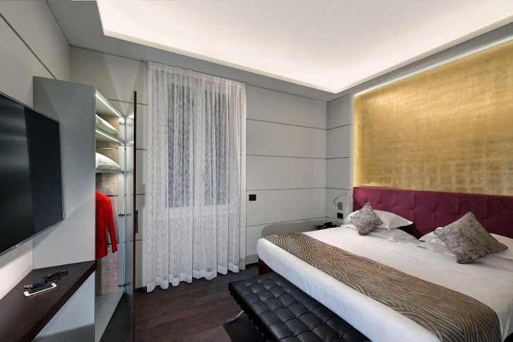 LUXURY APARTMENTS Art Hotel Commercianti Bologna, Italy LUXURY APARTMENTS Art Hotel Commercianti Bologna, Italy