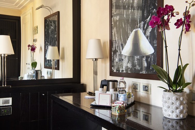 CLASSIC DOUBLE ROOM Art Hotel Novecento Bologna, Italy CLASSIC DOUBLE ROOM Art Hotel Novecento Bologna, Italy