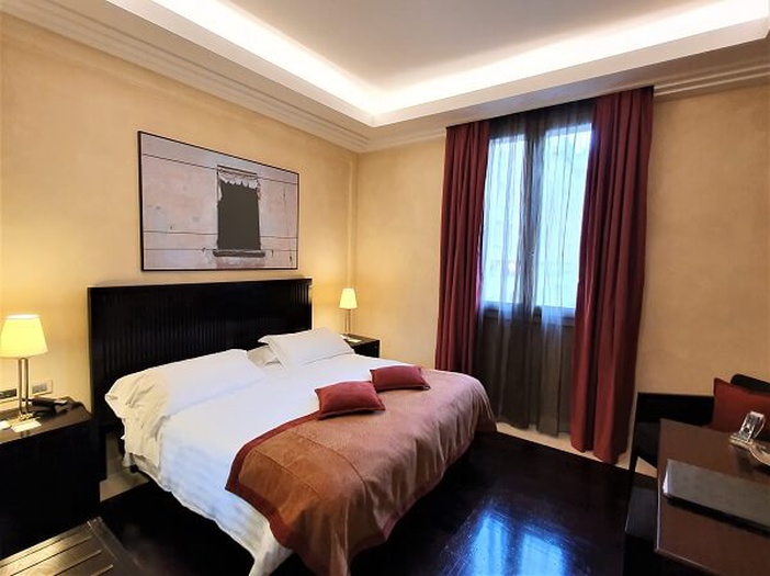 Classic double room art hotel novecento bologna Classic double room art hotel novecento bologna