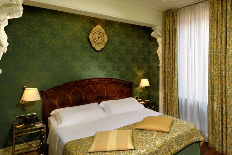 CLASSIC ROOM Art Hotel Orologio Bologna, Italy CLASSIC ROOM Art Hotel Orologio Bologna, Italy