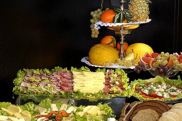 BUFFET BREAKFAST INCLUDED FROM 7:00 TO 11:00 A. M. Art Hotel Novecento Bologna, Italy BUFFET BREAKFAST INCLUDED FROM 7:00 TO 11:00 A. M. Art Hotel Novecento Bologna, Italy