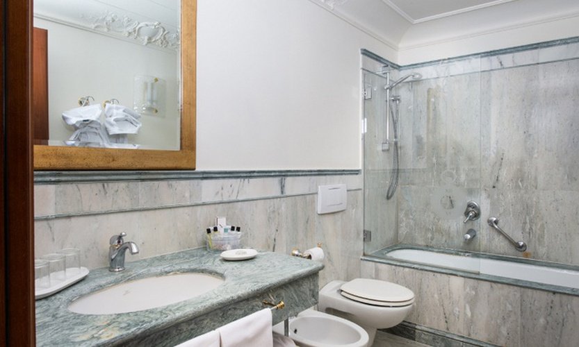 SUITE DELUXE Art Hotel Orologio Bologna, Italy SUITE DELUXE Art Hotel Orologio Bologna, Italy