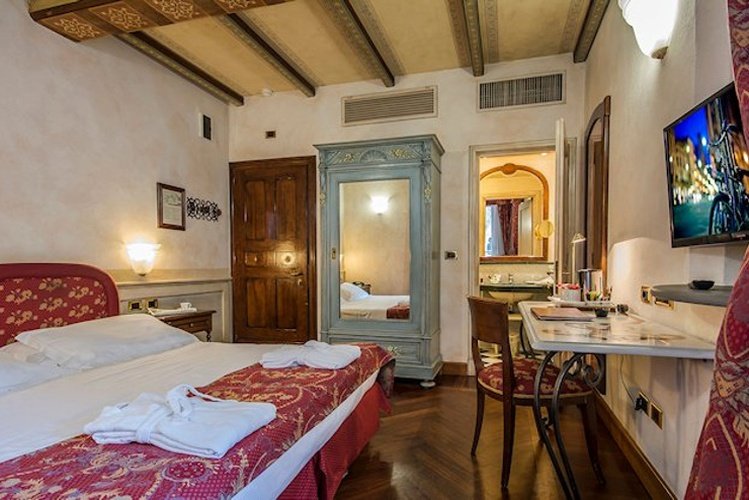 DELUXE DOUBLE ROOM Art Hotel Commercianti Bologna, Italy DELUXE DOUBLE ROOM Art Hotel Commercianti Bologna, Italy