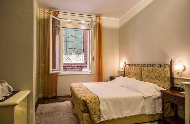 CLASSIC DOUBLE ROOM Art Hotel Commercianti Bologna, Italy CLASSIC DOUBLE ROOM Art Hotel Commercianti Bologna, Italy