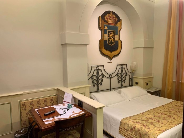 CLASSIC DOUBLE ROOM Art Hotel Commercianti Bologna, Italy CLASSIC DOUBLE ROOM Art Hotel Commercianti Bologna, Italy
