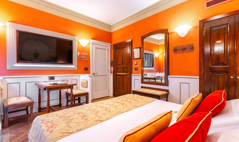 Deluxe double room with terrace  Art Hotel Commercianti Bologna