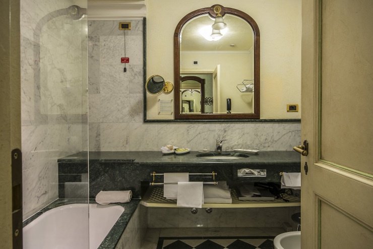 JUNIOR DELUXE SUITE Art Hotel Commercianti Bologna, Italy JUNIOR DELUXE SUITE Art Hotel Commercianti Bologna, Italy