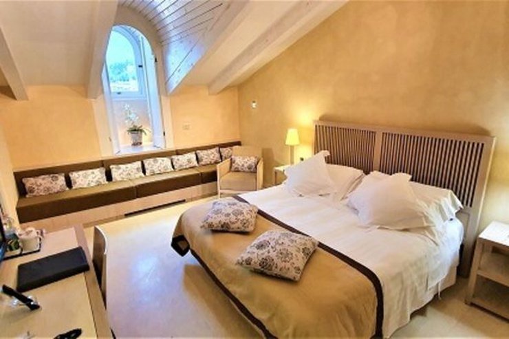 Deluxe penthouse room art hotel novecento bologna Deluxe penthouse room art hotel novecento bologna