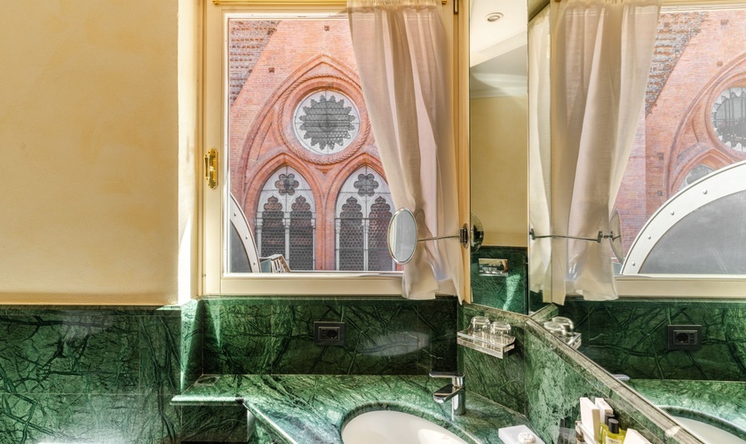 Deluxe Double Room with Terrace Art Hotel Commercianti Bologna Deluxe Double Room with Terrace Art Hotel Commercianti Bologna