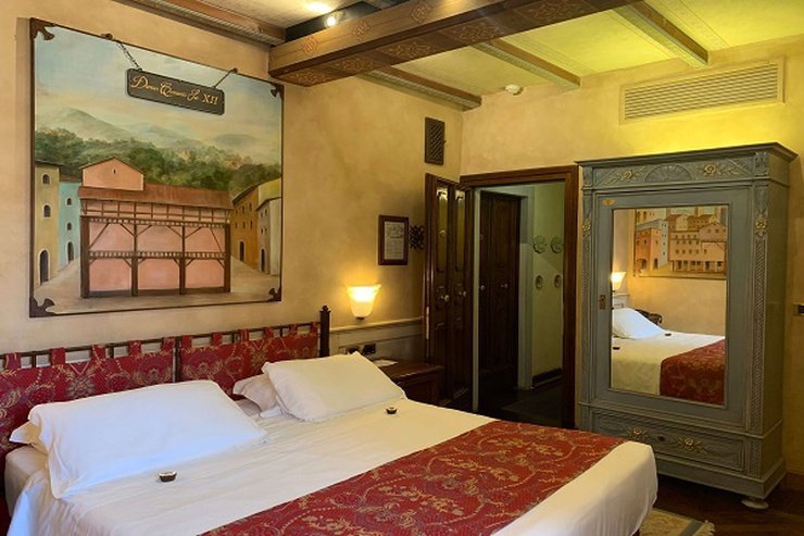 DELUXE DOUBLE ROOM Art Hotel Commercianti Bologna, Italy DELUXE DOUBLE ROOM Art Hotel Commercianti Bologna, Italy