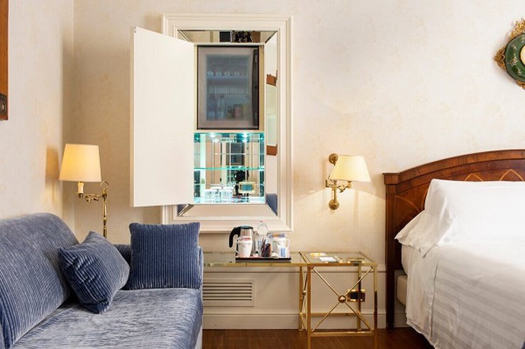 JUNIOR COMFORT Art Hotel Orologio Bologna, Italy JUNIOR COMFORT Art Hotel Orologio Bologna, Italy