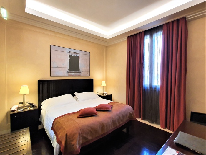 Classic double room art hotel novecento bologna Classic double room art hotel novecento bologna