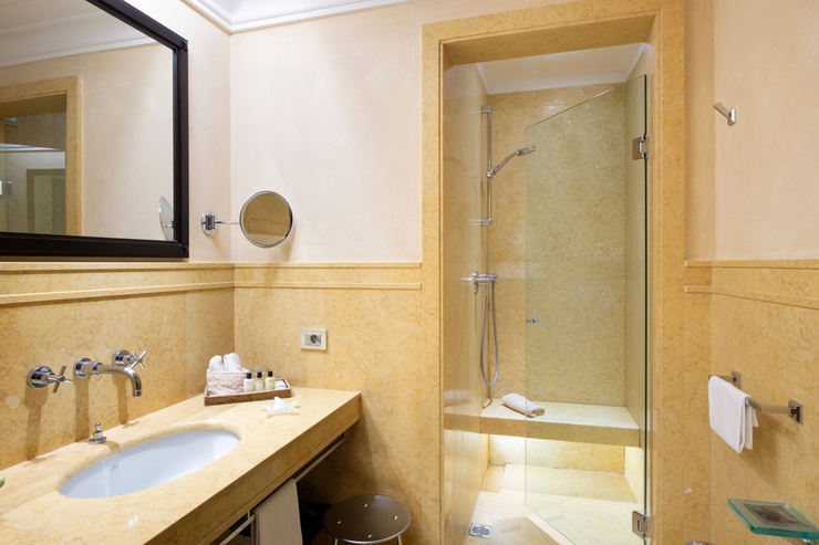 Classic double room art hotel novecento bologna Classic double room art hotel novecento bologna