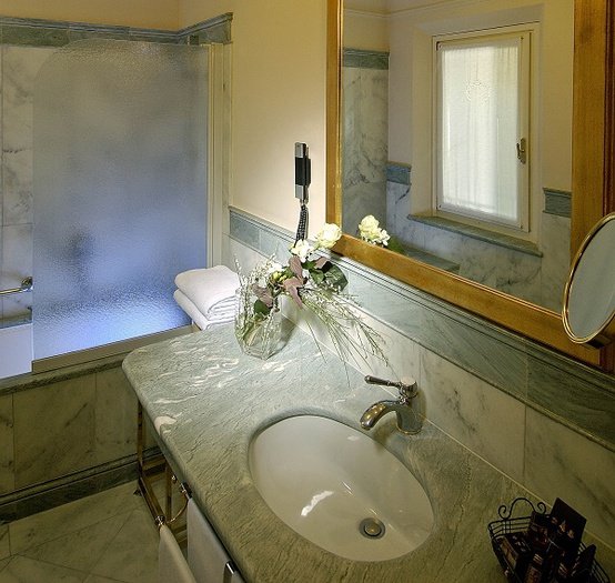 CLASSIC ROOM Art Hotel Orologio Bologna, Italy CLASSIC ROOM Art Hotel Orologio Bologna, Italy