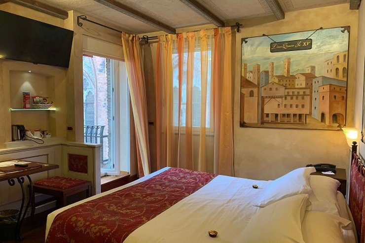 DELUXE DOUBLE ROOM Art Hotel Commercianti Bologna, Italy DELUXE DOUBLE ROOM Art Hotel Commercianti Bologna, Italy