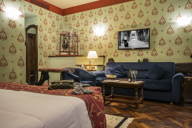 JUNIOR DELUXE SUITE Art Hotel Commercianti Bologna, Italy JUNIOR DELUXE SUITE Art Hotel Commercianti Bologna, Italy