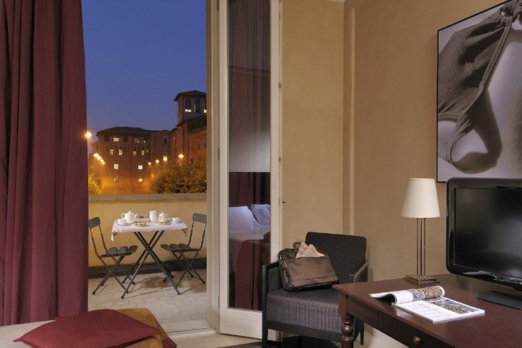 DELUXE DOUBLE ROOM Art Hotel Novecento Bologna, Italy DELUXE DOUBLE ROOM Art Hotel Novecento Bologna, Italy