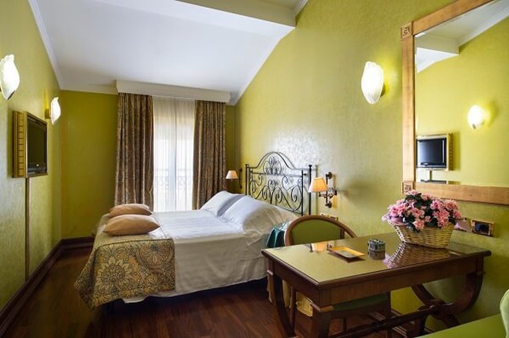 DELUXE ROOM Art Hotel Orologio Bologna, Italy DELUXE ROOM Art Hotel Orologio Bologna, Italy