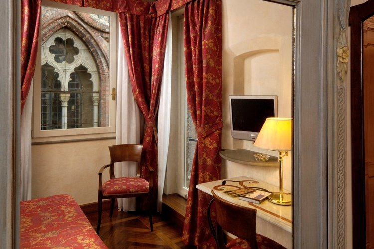Deluxe double room art hotel commercianti bologna Deluxe double room art hotel commercianti bologna