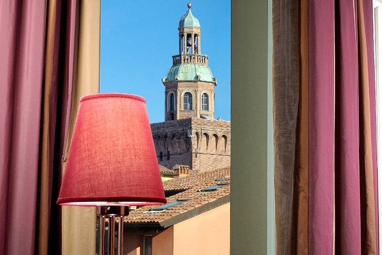 CLASSIC DOUBLE ROOM Art Hotel Novecento Bologna, Italy CLASSIC DOUBLE ROOM Art Hotel Novecento Bologna, Italy