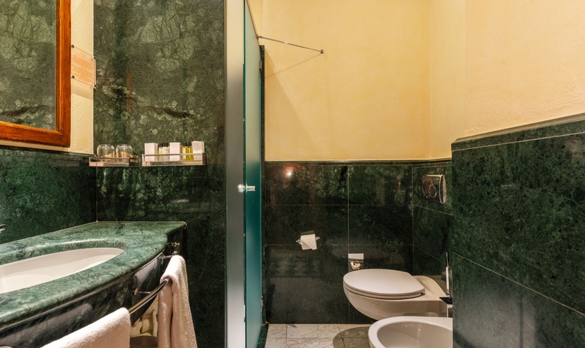 Deluxe Double Room with Terrace Art Hotel Commercianti Bologna Deluxe Double Room with Terrace Art Hotel Commercianti Bologna