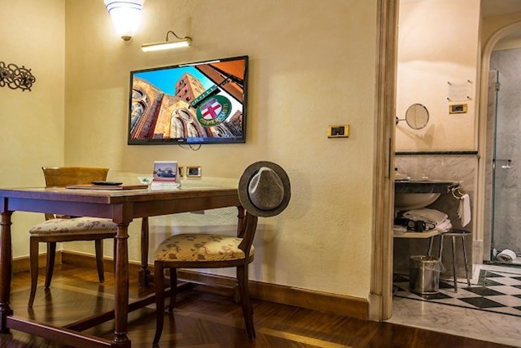 DELUXE DOUBLE ROOM Art Hotel Commercianti Bologna, Italy DELUXE DOUBLE ROOM Art Hotel Commercianti Bologna, Italy