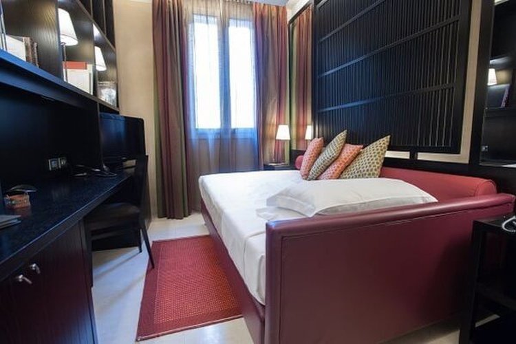Single comfort room art hotel novecento bologna Single comfort room art hotel novecento bologna