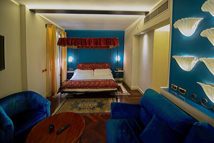 JUNIOR SUITE Art Hotel Commercianti Bologna, Italy JUNIOR SUITE Art Hotel Commercianti Bologna, Italy