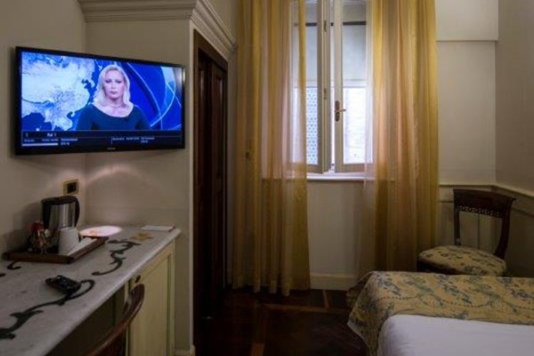 Single room art hotel commercianti bologna Single room art hotel commercianti bologna