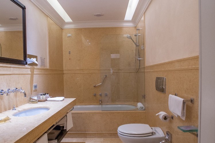 CLASSIC DOUBLE ROOM Art Hotel Novecento Bologna, Italy CLASSIC DOUBLE ROOM Art Hotel Novecento Bologna, Italy