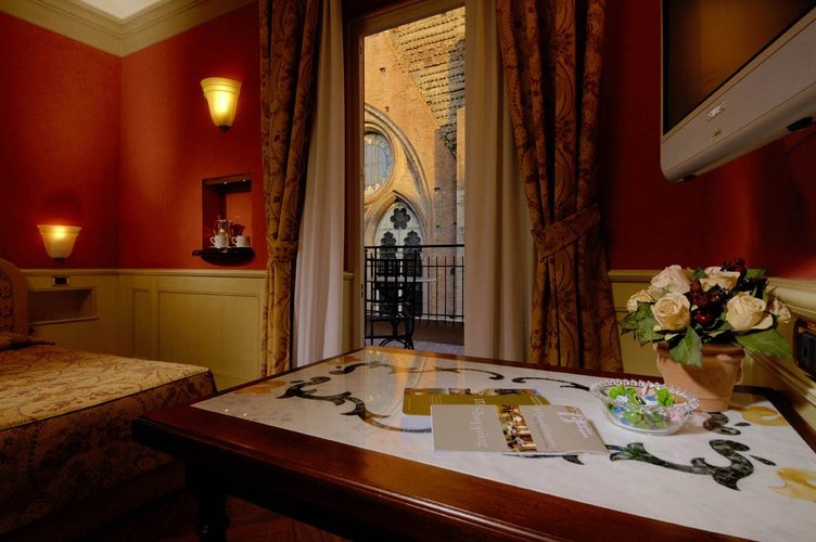 DELUXE DOUBLE ROOM Art Hotel Commercianti Bologna, Italy DELUXE DOUBLE ROOM Art Hotel Commercianti Bologna, Italy