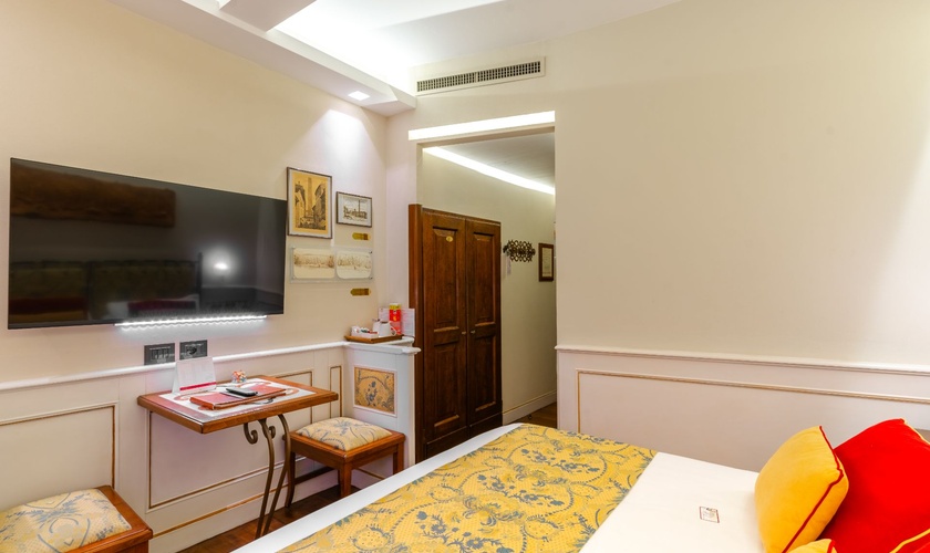 Classic double room Art Hotel Commercianti Bologna Classic double room Art Hotel Commercianti Bologna