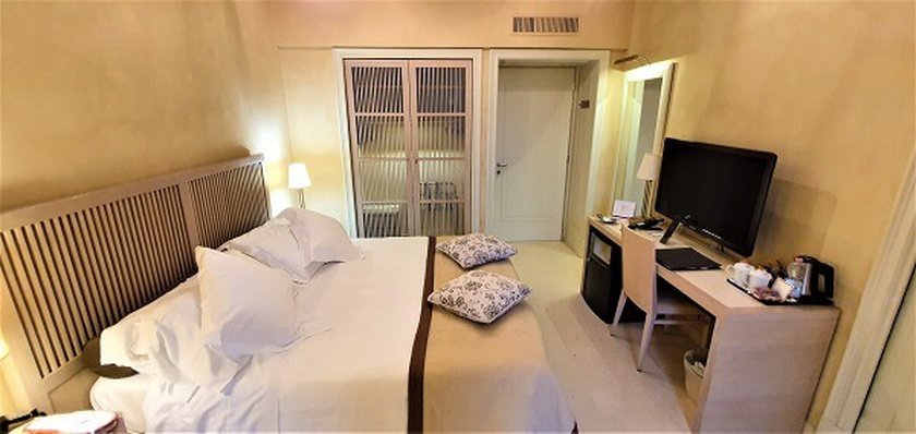 DELUXE PENTHOUSE ROOM Art Hotel Novecento Bologna, Italy DELUXE PENTHOUSE ROOM Art Hotel Novecento Bologna, Italy