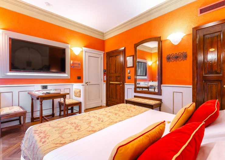 Deluxe Double Room with Terrace Art Hotel Commercianti Bologna Deluxe Double Room with Terrace Art Hotel Commercianti Bologna