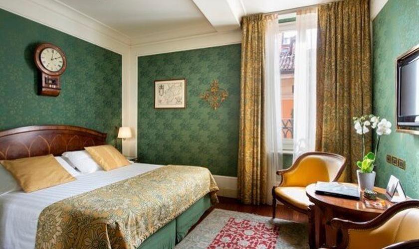 Classic room  Art Hotel Orologio Bologna