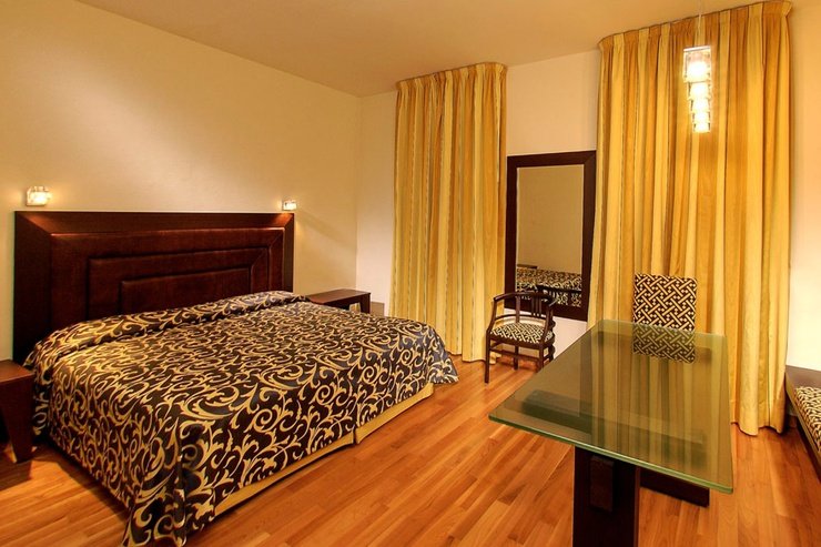 Art studio apartment art hotel commercianti bologna Art studio apartment art hotel commercianti bologna