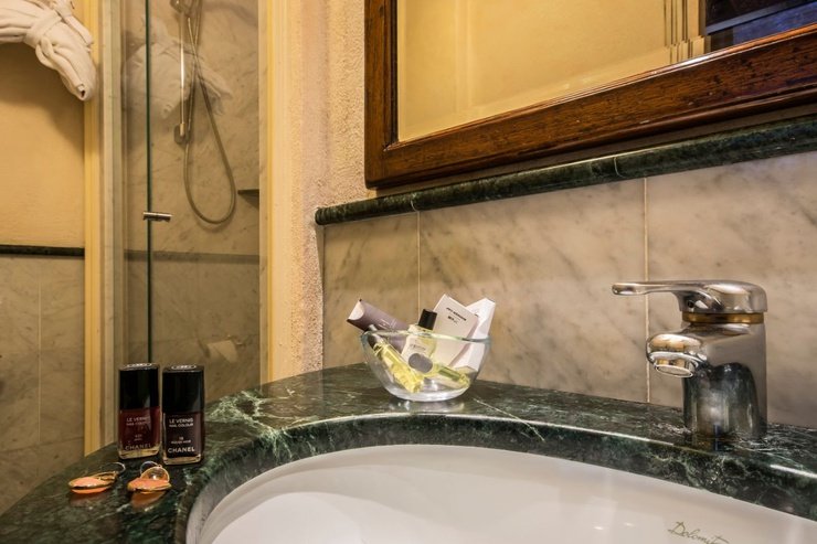 Classic double room art hotel commercianti bologna Classic double room art hotel commercianti bologna