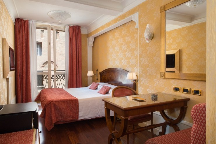 DELUXE ROOM Art Hotel Orologio Bologna, Italy DELUXE ROOM Art Hotel Orologio Bologna, Italy