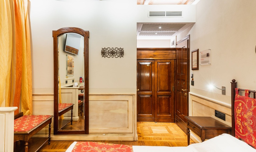 Deluxe Double Room Art Hotel Commercianti Bologna Deluxe Double Room Art Hotel Commercianti Bologna