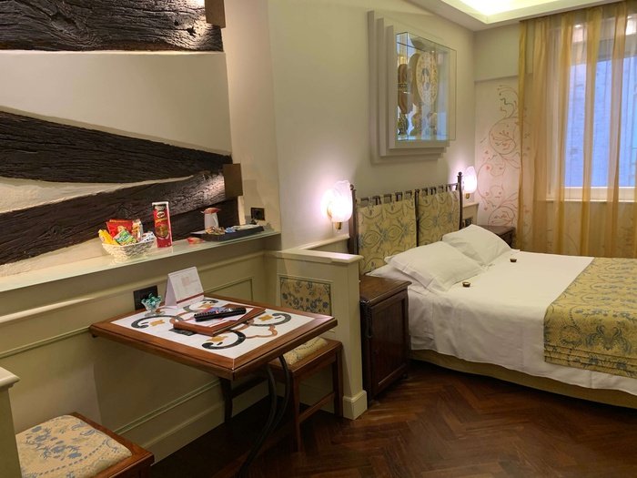 CLASSIC DOUBLE ROOM Art Hotel Commercianti Bologna, Italy CLASSIC DOUBLE ROOM Art Hotel Commercianti Bologna, Italy