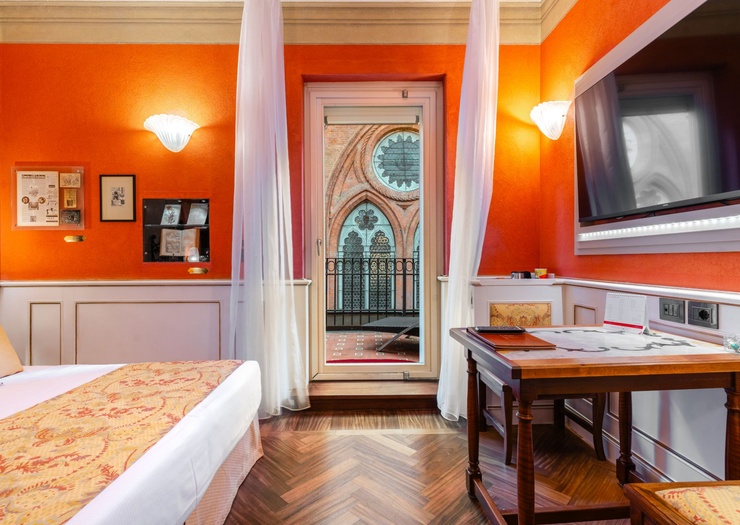 Deluxe Double Room with Terrace Art Hotel Commercianti Bologna Deluxe Double Room with Terrace Art Hotel Commercianti Bologna