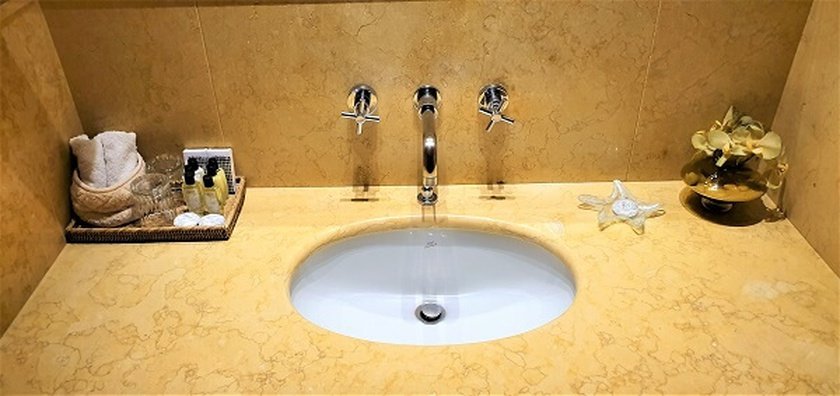 CLASSIC DOUBLE ROOM Art Hotel Novecento Bologna, Italy CLASSIC DOUBLE ROOM Art Hotel Novecento Bologna, Italy