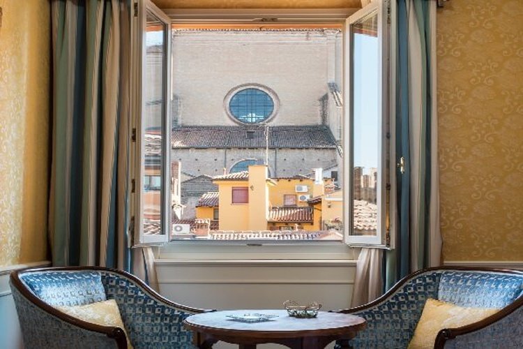 SUITE DELUXE SULLA VIA DELLA SETA Art Hotel Orologio Bologna, Italy SUITE DELUXE SULLA VIA DELLA SETA Art Hotel Orologio Bologna, Italy