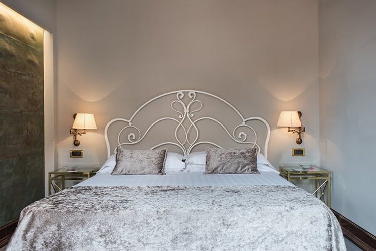 SUITE DELUXE LA ROMANTICA Art Hotel Orologio Bologna, Italy SUITE DELUXE LA ROMANTICA Art Hotel Orologio Bologna, Italy