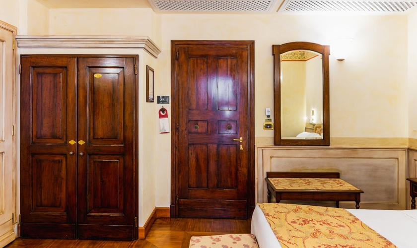 Deluxe Double Room with Terrace Art Hotel Commercianti Bologna Deluxe Double Room with Terrace Art Hotel Commercianti Bologna